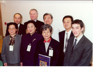 A photograph of Shi Pingting, Ma Wenzhi, Chen Qiliang, Brian Lang, Zhang Wenwu, Fan Jinshi, Zhang Xuzhong and Colin Chinnery