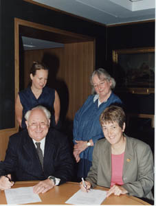 Sir Brian Fender, Dr Lynne Brindley, Frances Wood and Susan Whitfield signing a document