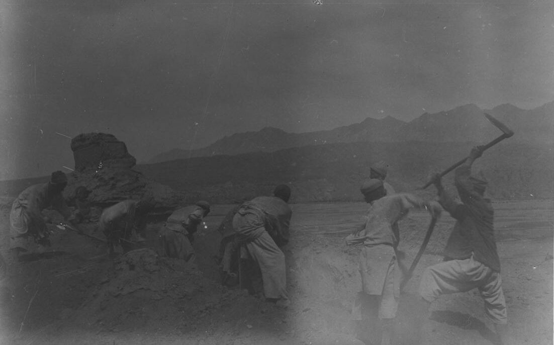 Black and white photograph of people excavating on the Otani Central Asia expedition